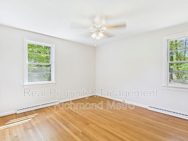 Building Photo - 8909 Avalon Dr