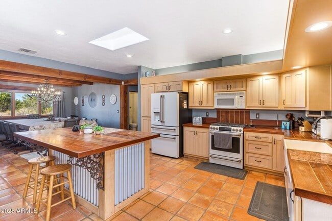 Building Photo - 1 Pinto Trail