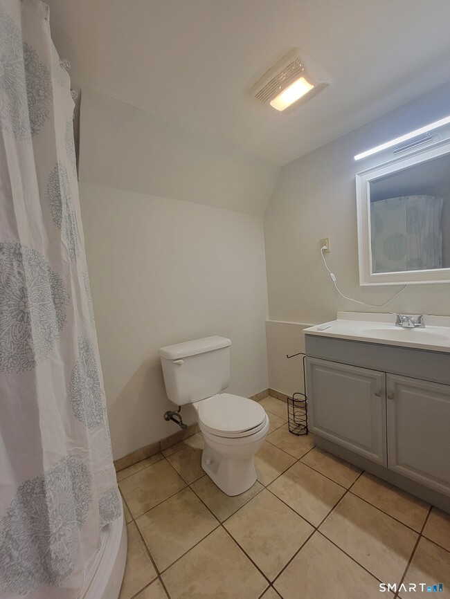 Building Photo - 63 Boyer St