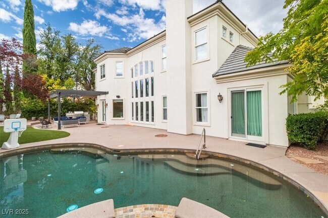 Building Photo - 2104 Redbird Dr
