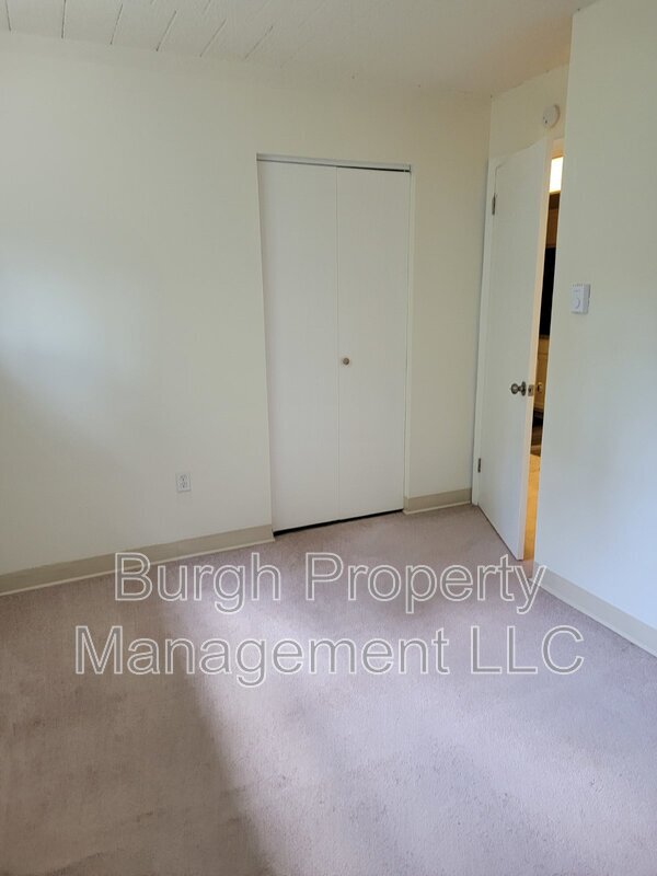 Primary Photo - 634 Southcrest Dr