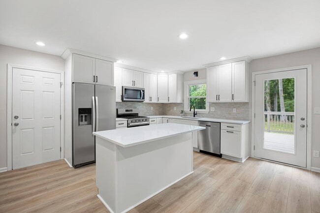 Building Photo - Beautifully Renovated Ranch in Marietta