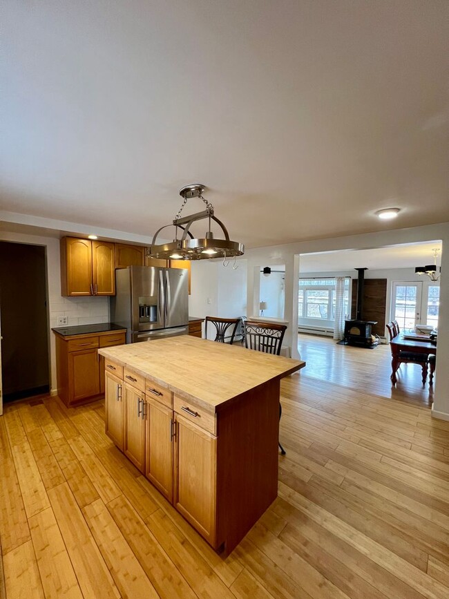 Building Photo - Charming 3-Bedroom Home in Fairbanks / Pet...