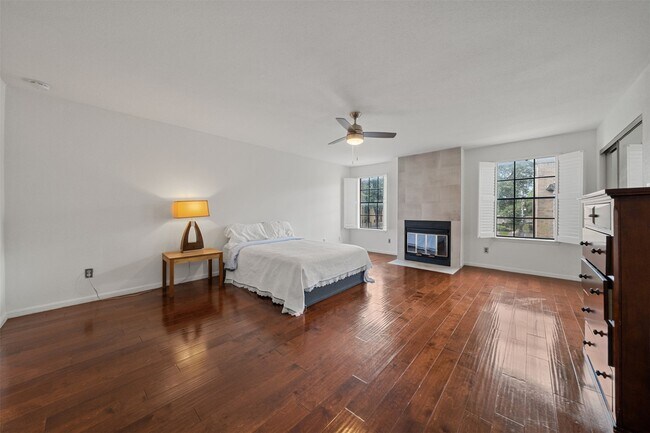 Building Photo - 9850 Pagewood Ln