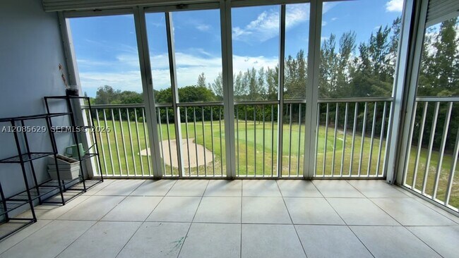 Building Photo - 3150 N Palm Aire Dr
