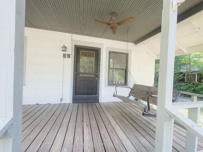 Building Photo - 526 N Adams St