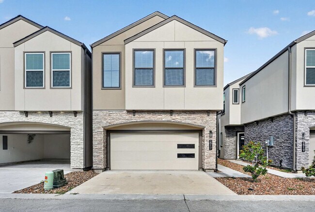 Building Photo - 2926 El Fenice Ln
