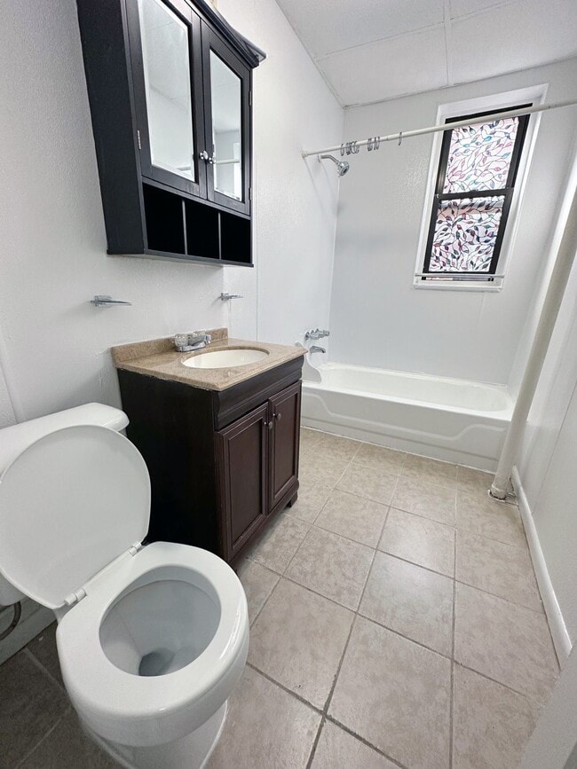 Building Photo - 807 - Trefoil Manor