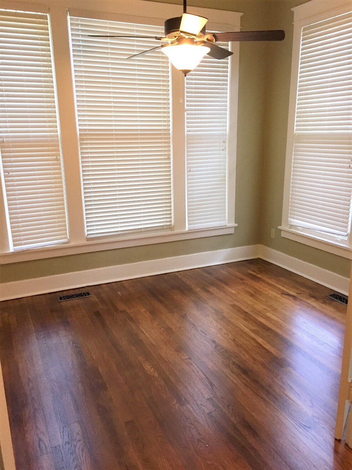 Building Photo - 1004 Scott St