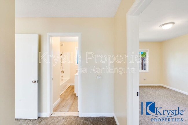 Building Photo - 218 Steffan St
