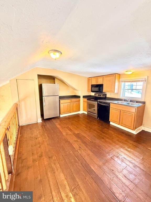 Building Photo - 149 Main St