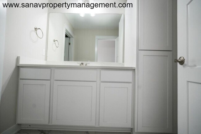 Building Photo - Your Dream Home Awaits You! A 4-Bed, 2.5 - Bath in Bondurant!