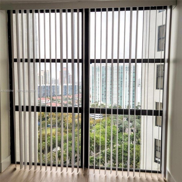 Building Photo - 18181 NE 31st Ct