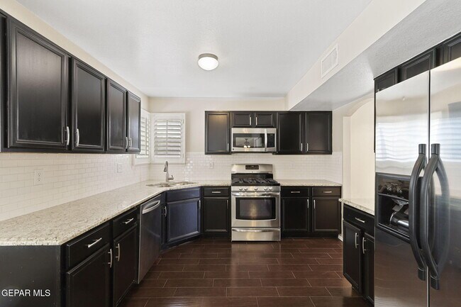 Building Photo - 527 Longleaf Pl