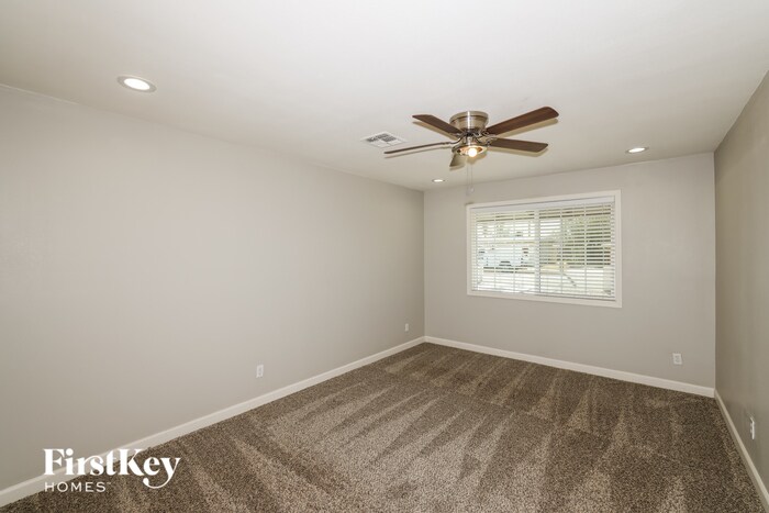 Building Photo - 1832 E Monterey Way