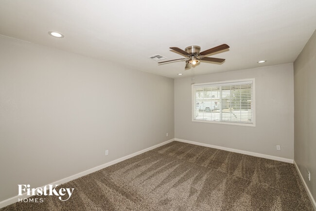 Building Photo - 1832 E Monterey Way