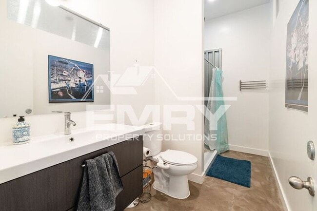 Building Photo - Prime Commercial Office Space Available Beverly Blvd Los Angeles