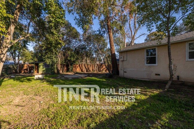 Building Photo - Charming Del Paso Manor Home