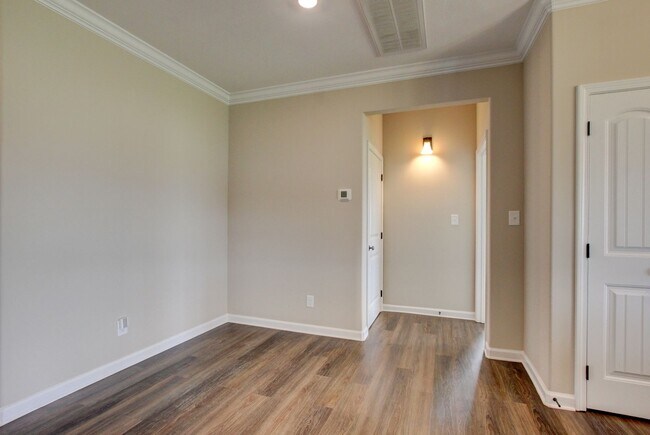 Building Photo - 2547 Rafiki Dr
