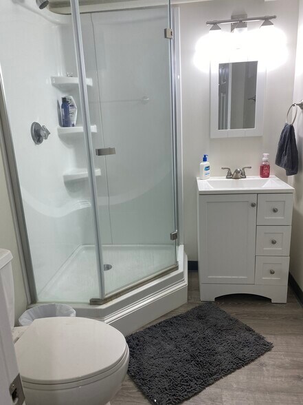 Building Photo - 61 Oakley Ln