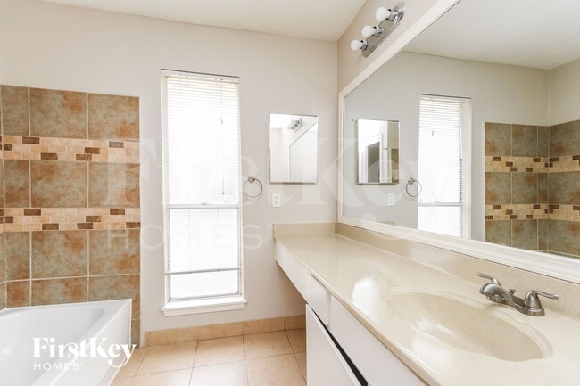 Building Photo - 22319 Meadowrock Dr