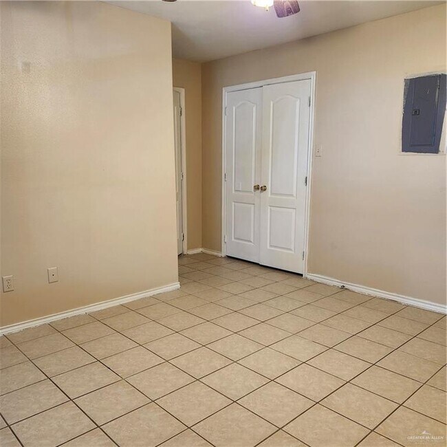 Building Photo - 8 Prosperity Dr