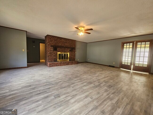 Building Photo - 96 Glencrest Dr