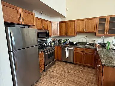 Building Photo - "Chic Urban Living: 2-Bed, 2-Bath Gem on Harrison St in SF!"
