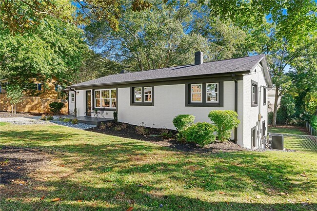 Building Photo - 710 Evelyn Dr