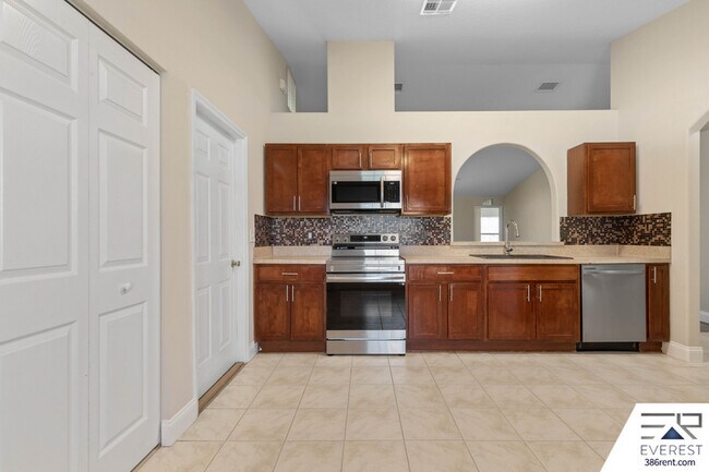 Building Photo - 71 Wellwood Ln