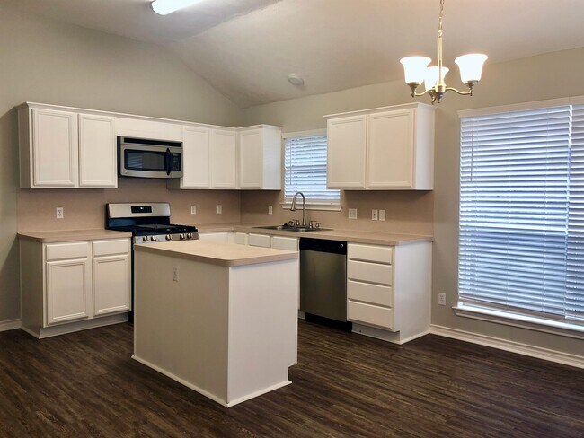 Building Photo - 2403 Carnation Ct