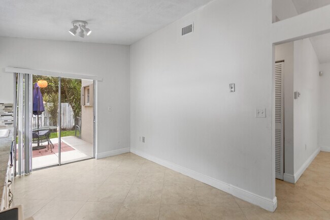 Building Photo - 13945 Langley Pl