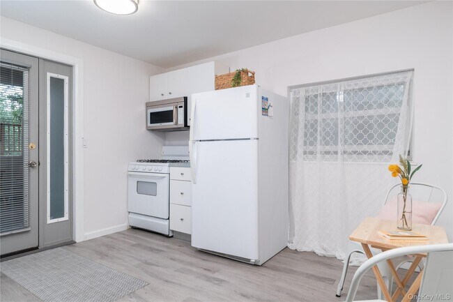 Building Photo - 1095 US-9W
