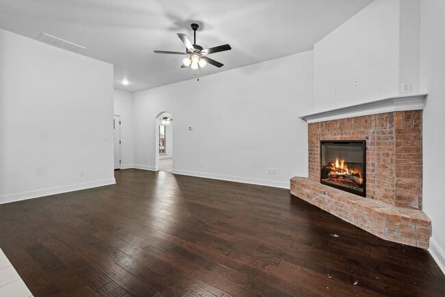 Building Photo - Gorgeous Home in Bentonville!