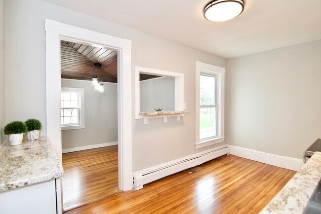 Building Photo - 145 Pleasant St