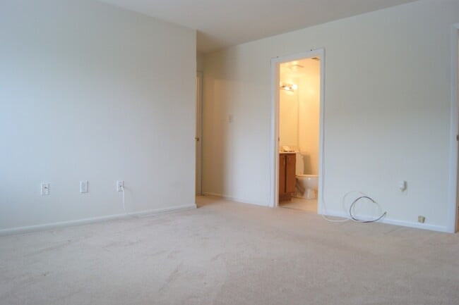 Building Photo - Charming 2 Bedroom/2 Bathroom Apartment in Perry Hall, MD!