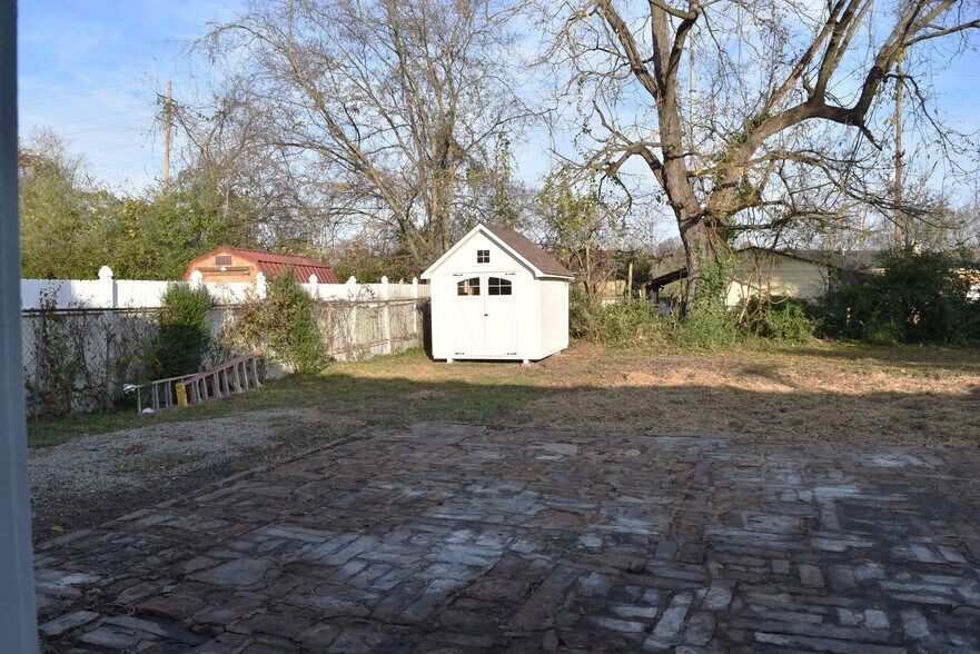 Building Photo - 4020 Ames Dr