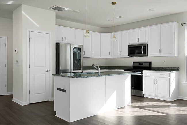 Building Photo - Beautiful 3 Bedroom, 2.5 Bath-Monks Corner in Riverstone