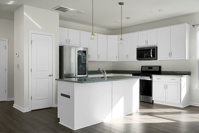 Building Photo - Beautiful 3 Bedroom, 2.5 Bath-Monks Corner...