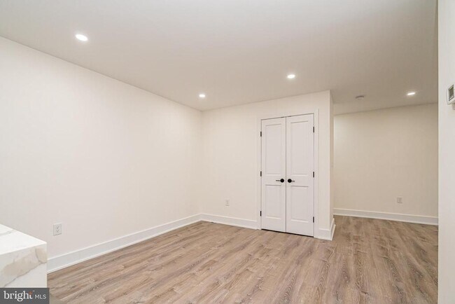 Building Photo - 1300 Army Navy Dr