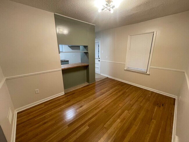 Building Photo - 1493 Patterson St