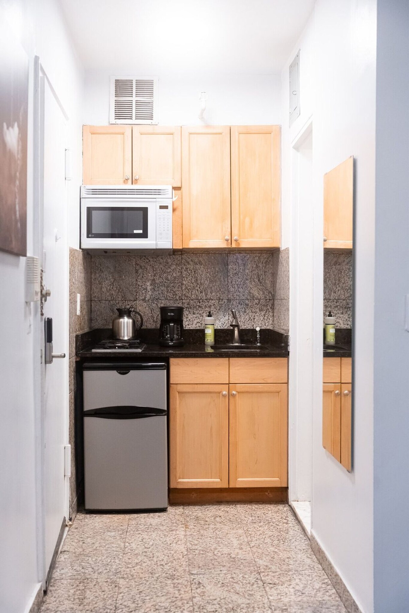 Building Photo - 251 E 31st St