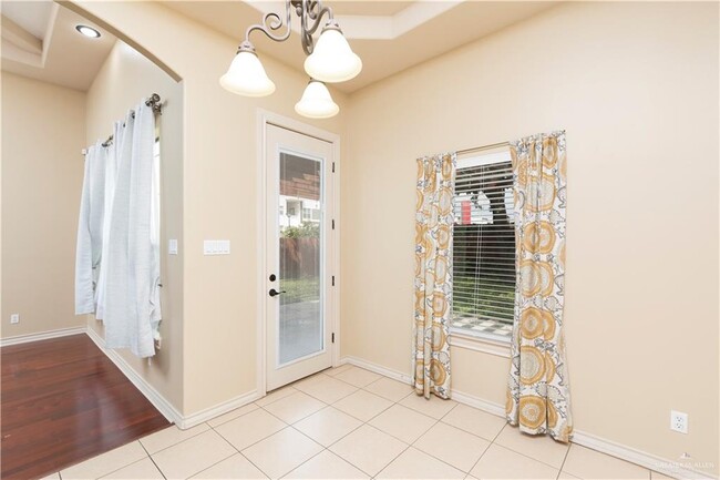 Building Photo - 15 Toronto Ave