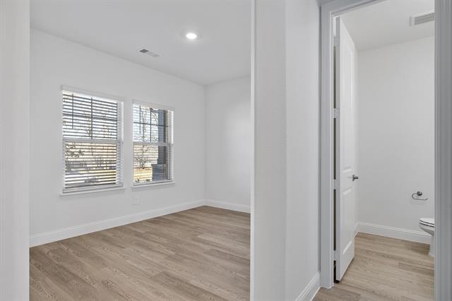 Building Photo - 2408 Acadia Dr