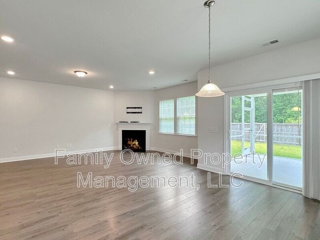 Building Photo - 302 Witch Hazel St