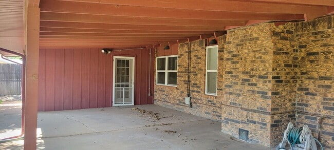 Building Photo - LARGE HOME IN NORTHEAST CLOVIS