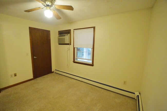 Building Photo - Holden: 2 Bed 1 Bath, Heat & Hot Water Inc...