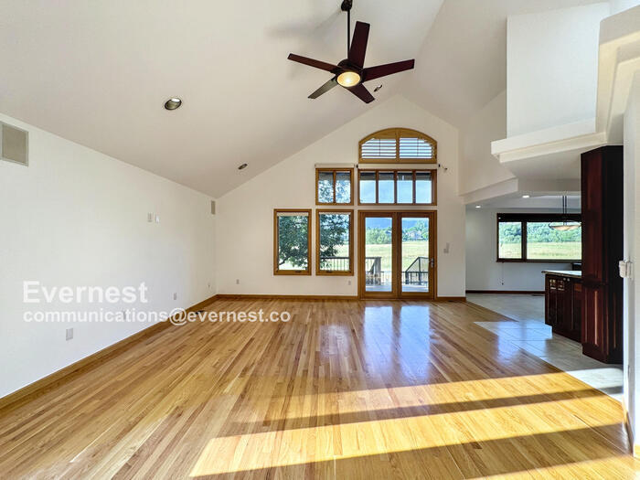 Building Photo - 990 Utica Cir