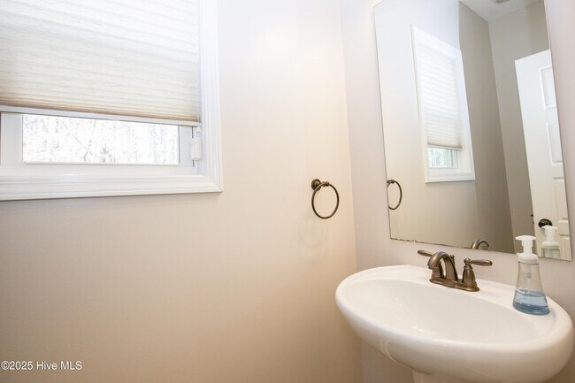 Building Photo - 130 Timberhurst Ct
