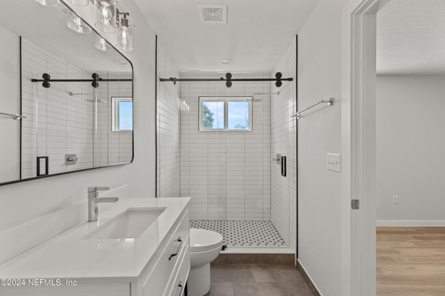 Building Photo - 223 19th St N